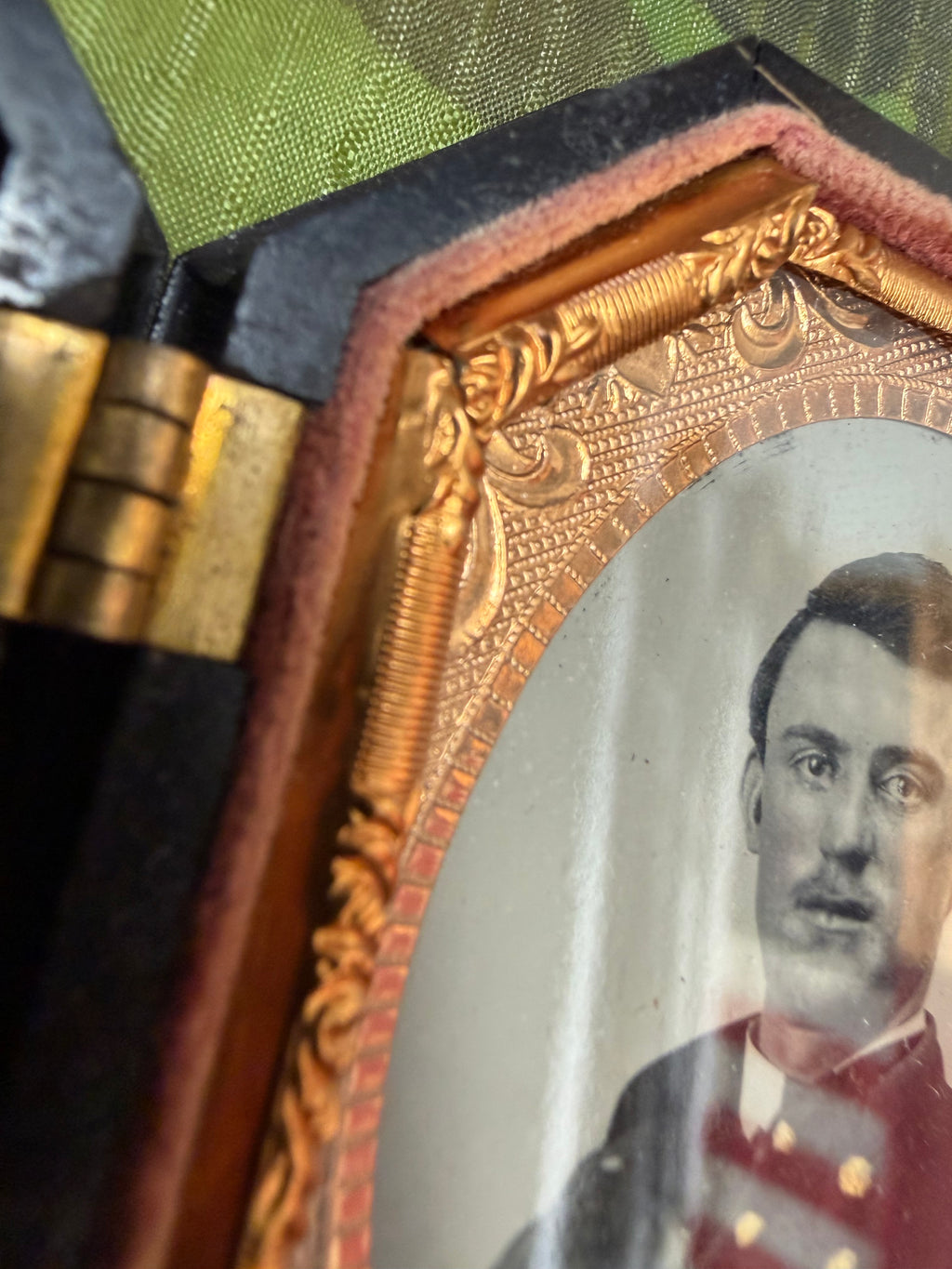Civil war officers tin type in the original case