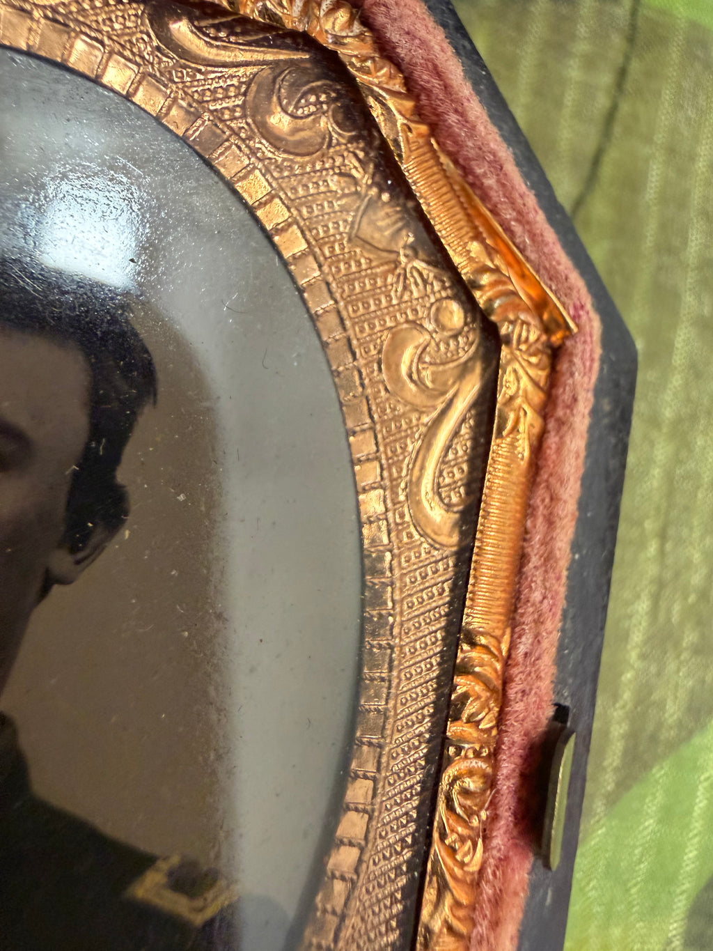 Civil war officers tin type in the original case